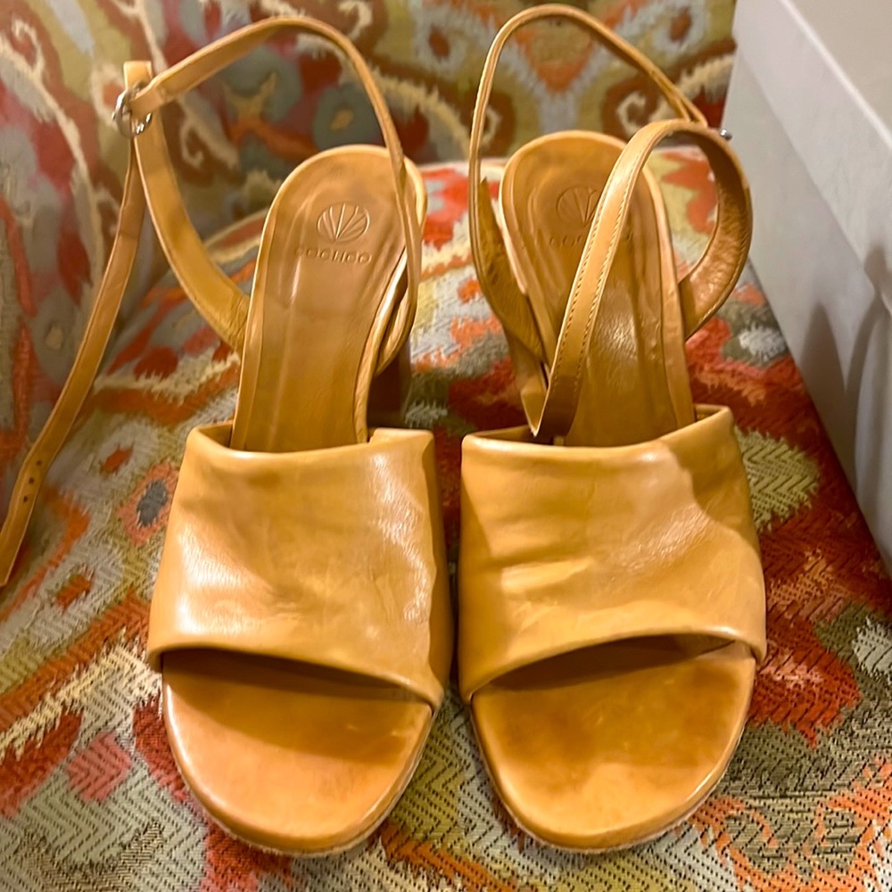 Coclico size 8 shoe